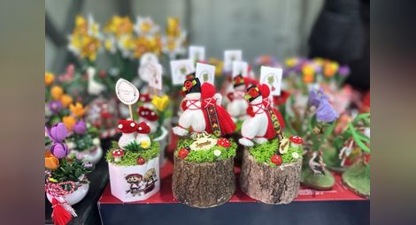 Мартенският базар в Русе вече предлага от традиционните Пижо и Пенда до красиви празнични червено-бели фантазии