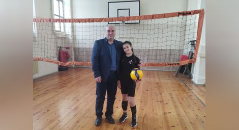 Волейболът се завръща в Спортното с щерката на школския директор
