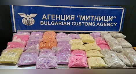 Митничари откриха близо 74 кг екстази в камион с турска регистрация на ГКПП „Дунав мост“ при Русе. Снимка: Агенция „Митници“
