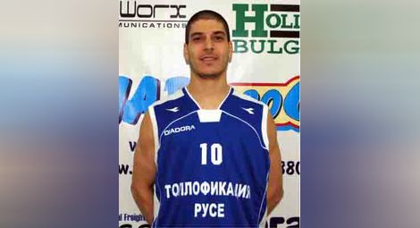 Доскорошният баскетболист Георги Минков вече работи с успех и като наставник.			         Снимка: Архив