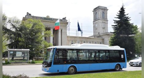 Дискусия в мрежите: С карта за 135 лева в градския транспорт в Русе се возим месец, в София и Варна - три