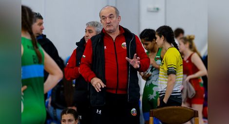 Треньорът Сава Семков беше водач на тима на шампионата в Бургас.