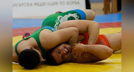 Младите борци с 4 медала на тепиха в Бургас