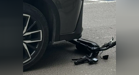 Кола блъсна 14-годишно момче с тротинетка на пешеходна пътека в Русе