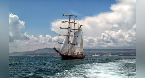 Учебно-ветроходен кораб ”Калиакра” - ветроходната красавица на България