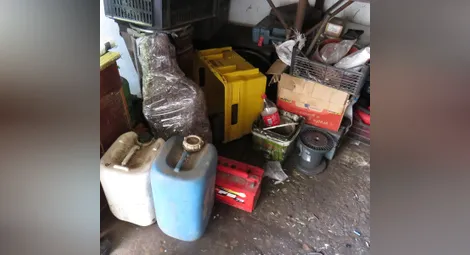 Петима крадци на дизел от тирове задържани във вилна зона край Русе