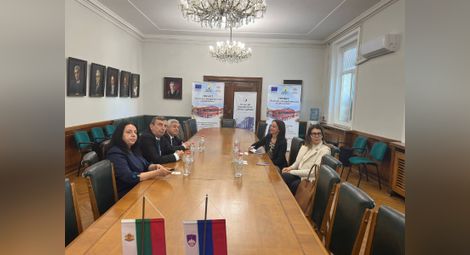 Посланикът на Словения Н. Пр. Наташа Бергел гостува в Русенския университет