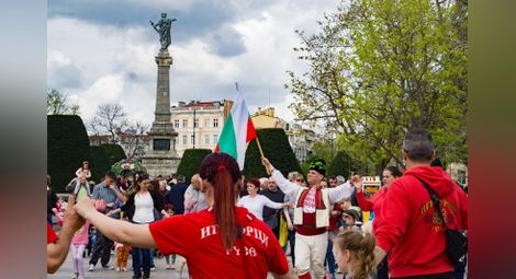 Над 70 награди от русенски фирми, ресторанти, магазини ще зарадват късметлиите от традиционната томбола на Великденското хоро
