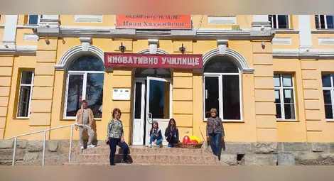 Група от русенското училище "Възраждане" посети иновативното ОУ “Иван Хаджийски” в Троян /галерия/