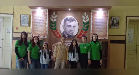 Група от русенското училище "Възраждане" посети иновативното ОУ “Иван Хаджийски” в Троян /галерия/