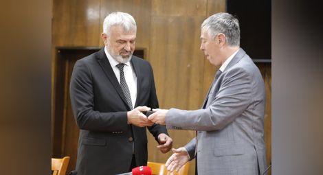 Новият областен управител на Русе Драгомир Драганов официално встъпи в длъжност