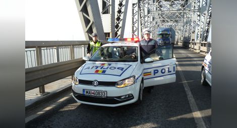 Българо-румънски екипи от пътни полицаи контролират движението по празниците