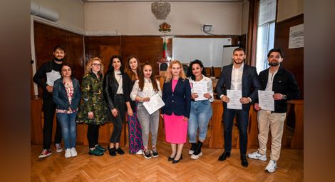 Стажант-юристите официално встъпиха в длъжност в Окръжен съд &ndash; Русе