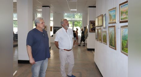 Изложба, посветена на лятото, беше открита в малката зала на ул. „Борисова“ 6 В Русе