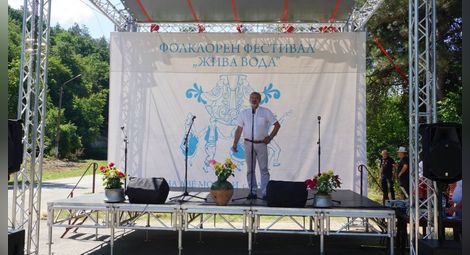 Фолклорният събор „Жива вода“ отново събра стотици хора  от цялата страна в Каран Върбовка