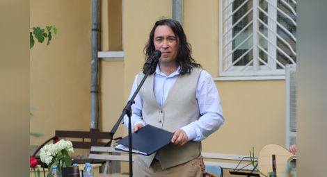 „От мисли като косове нападнат, узрявам в есента си неизбежна“: Поетът с рицарско копие, с което записва синкопите на сърцето