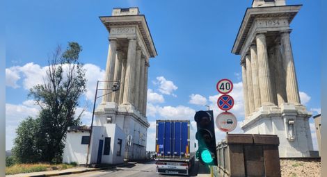 Драгомир Драганов и Йордан Вълчев провериха въведената организация на движение за ремонта на Дунав мост при Русе