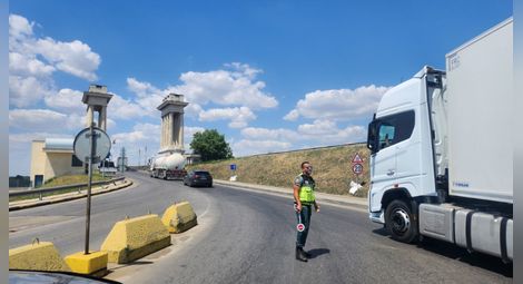 Драгомир Драганов и Йордан Вълчев провериха въведената организация на движение за ремонта на Дунав мост при Русе