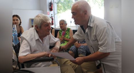 90-годишният русенски художник Стефан Ганев-Полковника&nbsp;разказва за стремежите си и красотата в живота в 27-ата си изложба