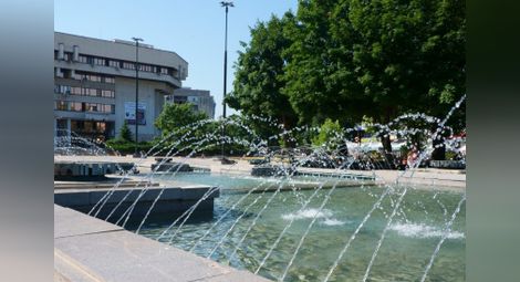 Ремонт ще добави нови водни и светлинни  ефекти на фонтана пред Общината