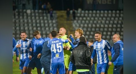 Радостта в синьо.						        Снимка: Ивелин Митев