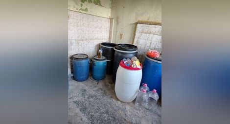 Митничари и данъчни иззеха над 2 тона нелегален алкохол