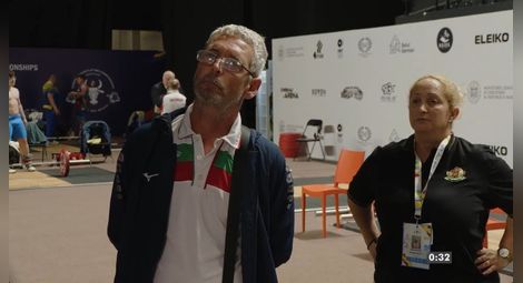 Радослав Атанасов и съпругата му Кръстина държат здраво треньорския фронт във вдигането на тежести.						  Снимка: Архив