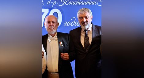 Почетният президент на КТ "Подкрепа" и един от основателите на СДС д-р Константин Тренчев бе отличен със знака на областния управител на Русе