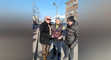 Плакет от БФС за русенския футболен съдия Стефан Вутов