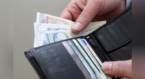 Брутната заплата в Русенско за пръв път надхвърли 2000 лева