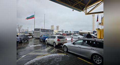 Аварирал тир блокира Дунав мост за 40 минути