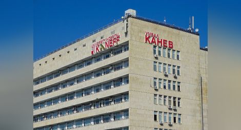Работник с опасност за живота след обръщане на машина във фирма на бул. "Трети март" в Русе