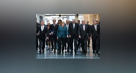 Меркел започна разговори в търсене на коалиция