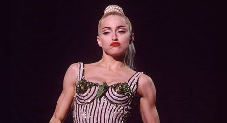 Мадона с разтърсващо признание: Изнасилиха ме на покрив с нож в гърба
