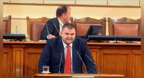 Конституционният съд трябва да изслуша Делян Пеевски 