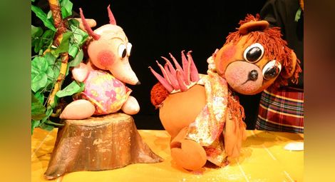 Лакомата Меца гостува на децата в Кукления театър тази неделя