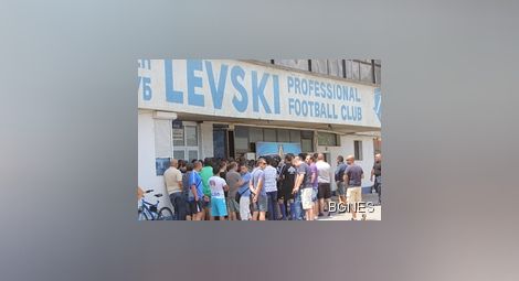 Вбесените фенове на Левски: С Петев официален мач няма да се играе!