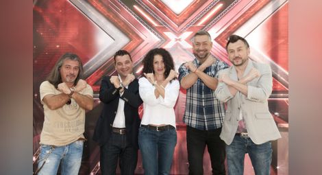 Брад Пит, Анджелина Джоли и английската кралица –  довечера на сцената на X Factor  