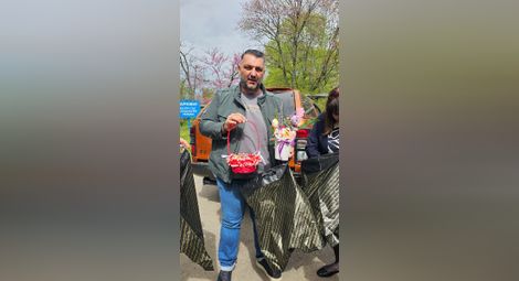 Общински съветници от СДС–Гражданите Русе зарадваха потребителите от Центъра за психично здраве с козунаци по случай Великден