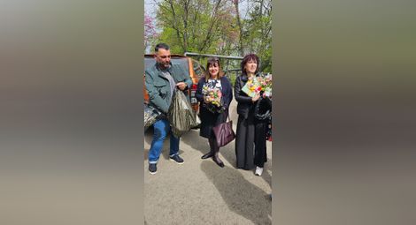 Общински съветници от СДС–Гражданите Русе зарадваха потребителите от Центъра за психично здраве с козунаци по случай Великден