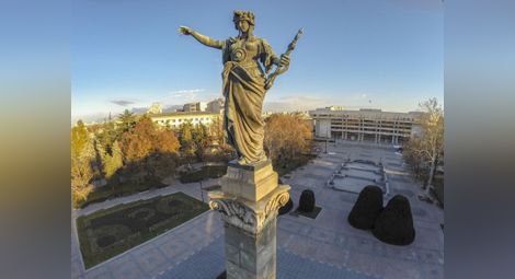 Хоро на площада, голям концерт и лазерно шоу на Празника на Русе