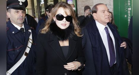 Годеницата на Берлускони е лесбийка, разкри Мишел Бонев