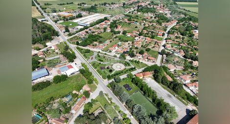 Ценово отваря басейна безплатно, докато му търси наемател