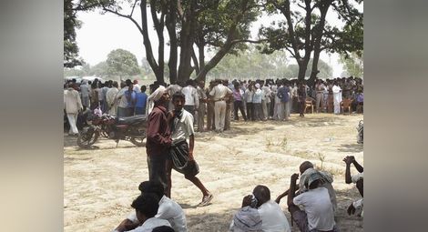 Четвърта индийка изнасилена и обесена на дърво за месец