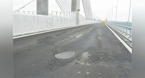 Зейна първата дупка на Дунав мост 2