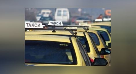9 години таксита паркирали незаконно в автогарата