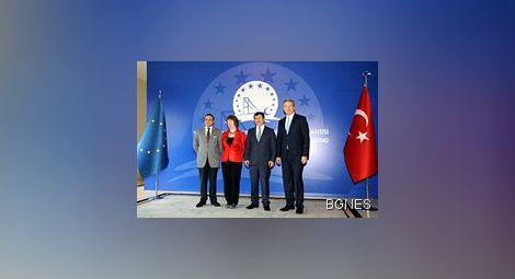 ЕС иска възобновяване на преговорите с Турция 