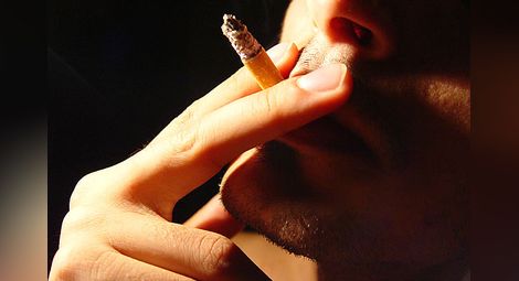 Управител на заведение изпуши най-скъпата цигара в живота си