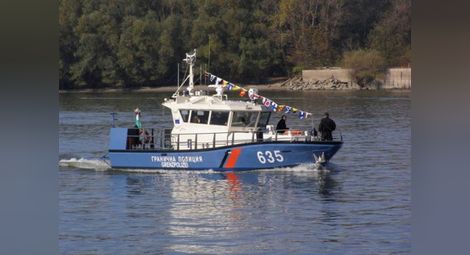 Полицейски катер спаси моряк на „Дискавър“ със сърдечна криза