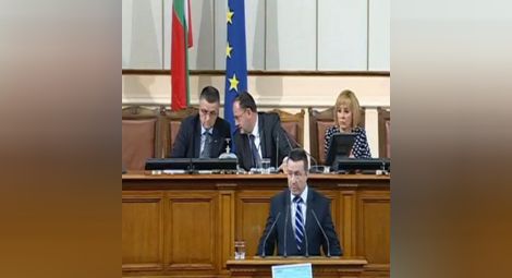 Плевнелиев идва в парламента за изборните правила в 16,30 часа